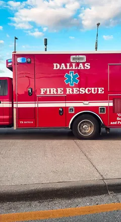Ambulancia en la vía